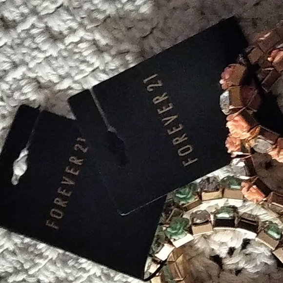 NWT Forever 21 Rose & Rhinestone Elastic Gold Tone Pink & Mint Bracelets Bundle - Picture 4 of 6